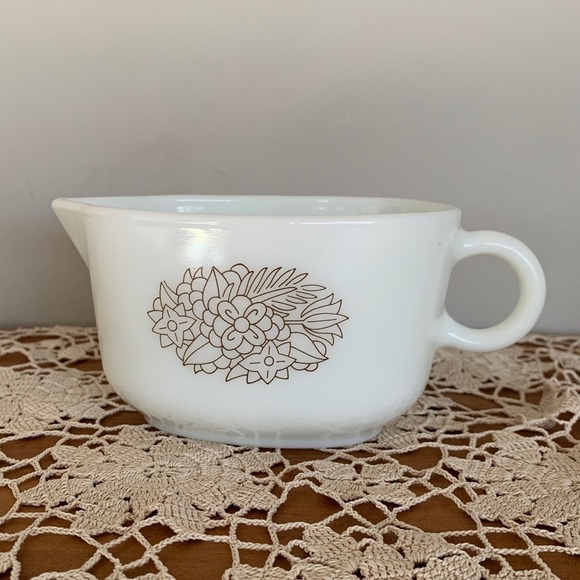 PYREX VINTAGE GRAVY BOAT - Picture 1 of 4